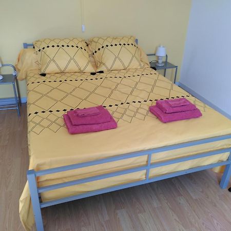 Au Nid De Mes Anges Bed & Breakfast Entrecasteaux Ngoại thất bức ảnh