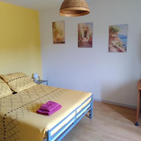 Au Nid De Mes Anges Bed & Breakfast Entrecasteaux Ngoại thất bức ảnh